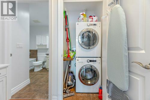 1005 - 360 Pearl Street, Burlington (Brant), ON - Indoor Photo Showing Laundry Room