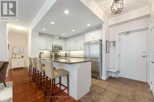 1005 - 360 Pearl Street, Burlington (Brant), ON - Indoor Photo Showing Kitchen With Upgraded Kitchen