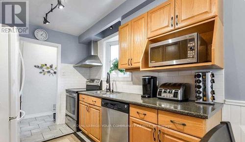 Upper - 118 Woodpark Place, Newmarket, ON - Indoor Photo Showing Kitchen