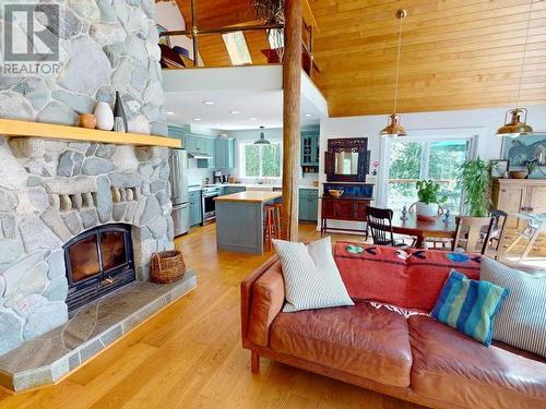 12335 Scotch Fir Point Road, Powell River, BC - Indoor Photo Showing Living Room With Fireplace