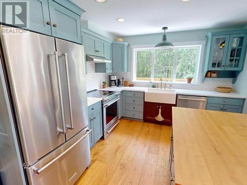 12335 Scotch Fir Point Road, Powell River, BC - Indoor Photo Showing Kitchen