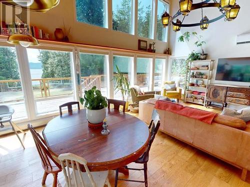 12335 Scotch Fir Point Road, Powell River, BC - Indoor