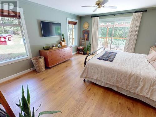 12335 Scotch Fir Point Road, Powell River, BC - Indoor Photo Showing Bedroom