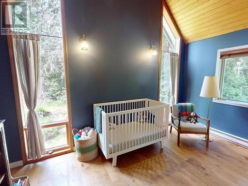 12335 Scotch Fir Point Road, Powell River, BC - Indoor Photo Showing Bedroom