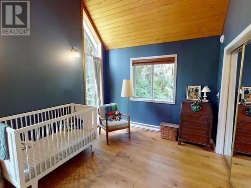 12335 Scotch Fir Point Road, Powell River, BC - Indoor Photo Showing Bedroom