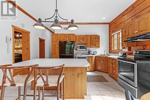 9936 Ontario Street, Lambton Shores (Port Franks), ON - Indoor Photo Showing Kitchen