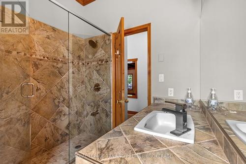 9936 Ontario Street, Lambton Shores (Port Franks), ON - Indoor Photo Showing Bathroom