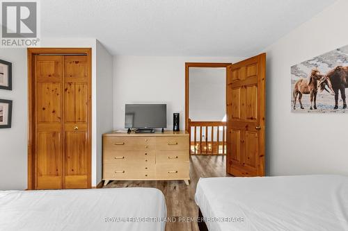 9936 Ontario Street, Lambton Shores (Port Franks), ON - Indoor Photo Showing Bedroom