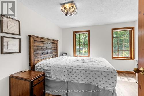 9936 Ontario Street, Lambton Shores (Port Franks), ON - Indoor Photo Showing Bedroom