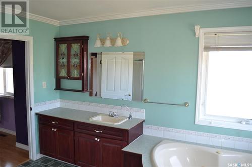 203 1St Street N, Flaxcombe, SK - Indoor Photo Showing Bathroom