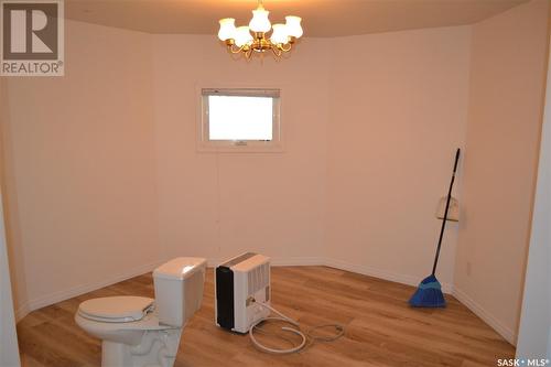 203 1St Street N, Flaxcombe, SK - Indoor