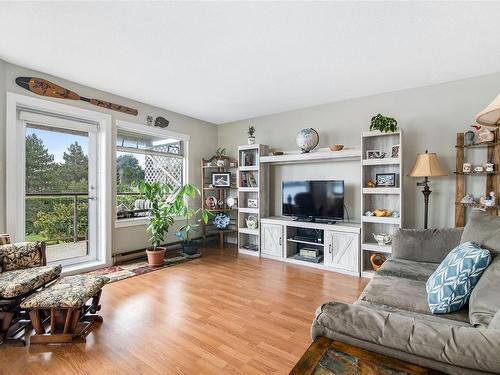 1204-27 Island Hwy South, Campbell River, BC - Indoor Photo Showing Living Room