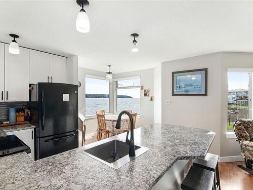 1204-27 Island Hwy South, Campbell River, BC - Indoor Photo Showing Kitchen With Upgraded Kitchen