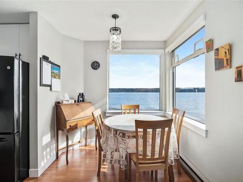 1204-27 Island Hwy South, Campbell River, BC - Indoor Photo Showing Dining Room With Body Of Water