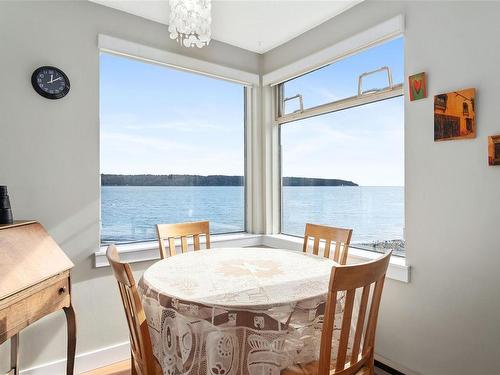 1204-27 Island Hwy South, Campbell River, BC - Indoor Photo Showing Dining Room With Body Of Water