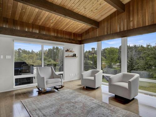 1577 Arthur Street W, Thunder Bay, ON - Indoor Photo Showing Living Room