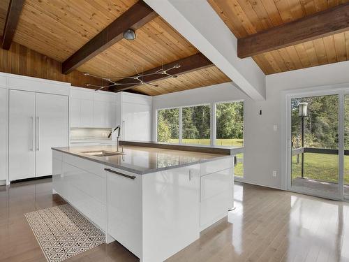 1577 Arthur Street W, Thunder Bay, ON - Indoor Photo Showing Kitchen