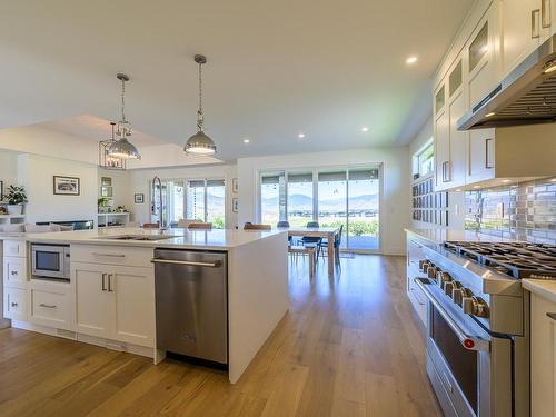 196 Rue Cheval Noir, Kamloops, BC - Indoor Photo Showing Kitchen With Upgraded Kitchen