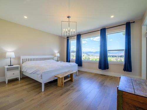 196 Rue Cheval Noir, Kamloops, BC - Indoor Photo Showing Bedroom