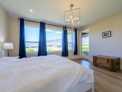 196 Rue Cheval Noir, Kamloops, BC - Indoor Photo Showing Bedroom