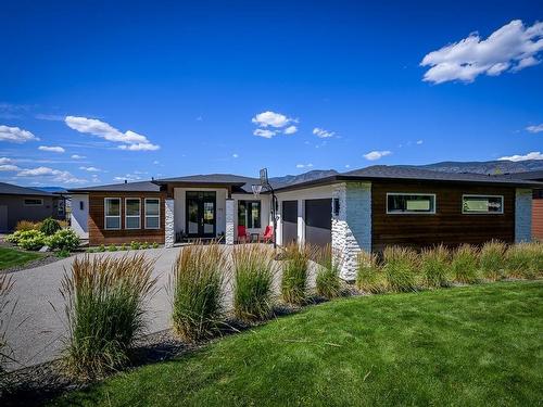 196 Rue Cheval Noir, Kamloops, BC - Outdoor With Facade