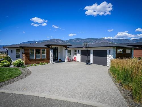 196 Rue Cheval Noir, Kamloops, BC - Outdoor With Facade