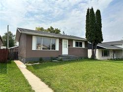 46 Kurt AVE  Winnipeg, MB R2R 1N5