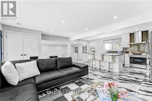 1373 Normandy Crescent, Ottawa, ON - Indoor Photo Showing Living Room