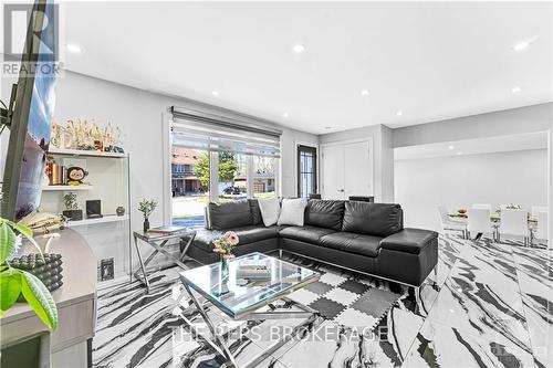 1373 Normandy Crescent, Ottawa, ON - Indoor Photo Showing Living Room