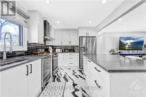 1373 Normandy Crescent, Ottawa, ON - Indoor Photo Showing Kitchen With Upgraded Kitchen