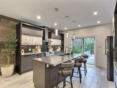 Cuisine - 185 Ch. De Val-Du-Repos, Val-D'Or, QC - Indoor Photo Showing Kitchen With Upgraded Kitchen