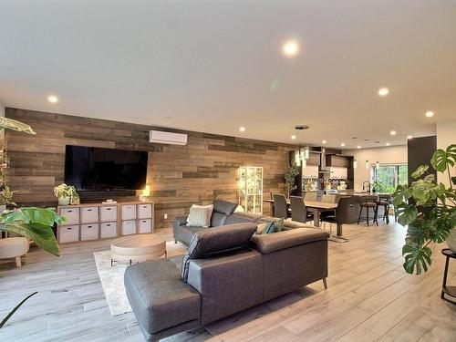 Overall view - 185 Ch. De Val-Du-Repos, Val-D'Or, QC - Indoor Photo Showing Living Room