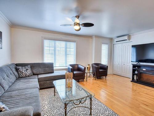 Salon - 6437 Boul. Des Laurentides, Laval (Auteuil), QC - Indoor Photo Showing Living Room