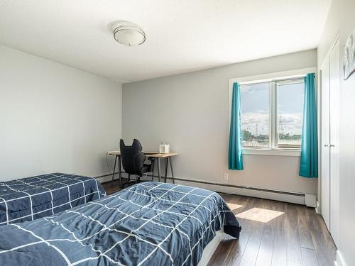 Bedroom - 407-231 Rue Riverside, Saint-Lambert, QC - Indoor Photo Showing Bedroom