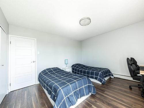 Bedroom - 407-231 Rue Riverside, Saint-Lambert, QC - Indoor Photo Showing Bedroom