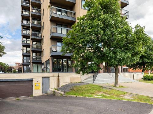 Garage - 407-231 Rue Riverside, Saint-Lambert, QC - Outdoor With Facade