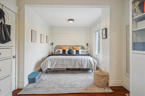 55 Balmoral Avenue N, Hamilton, ON - Indoor Photo Showing Bedroom