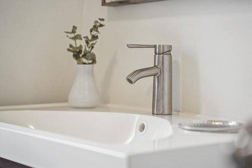 55 Balmoral Avenue N, Hamilton, ON - Indoor Photo Showing Bathroom