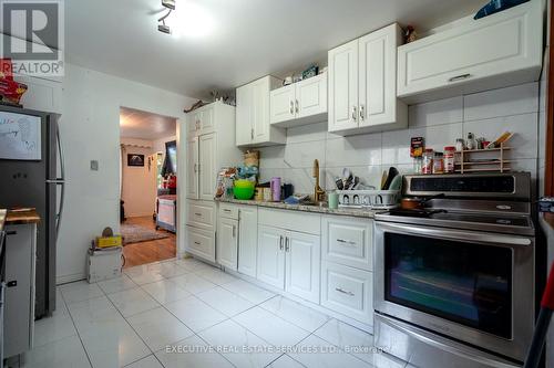 6261 Churchill Street, Niagara Falls, ON - Indoor Photo Showing Kitchen