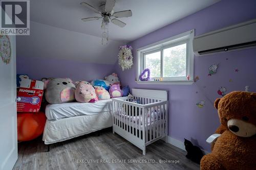 6261 Churchill Street, Niagara Falls, ON - Indoor Photo Showing Bedroom