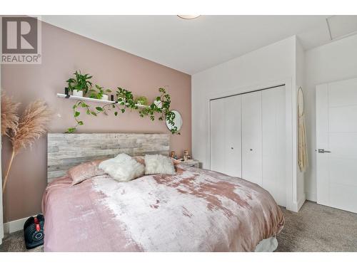 723 Cadder Avenue, Kelowna, BC - Indoor Photo Showing Bedroom