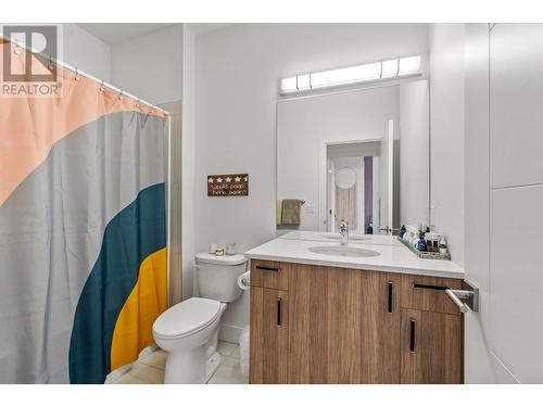 723 Cadder Avenue, Kelowna, BC - Indoor Photo Showing Bathroom