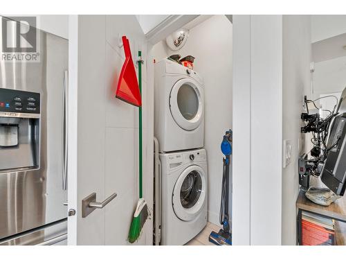 723 Cadder Avenue, Kelowna, BC - Indoor Photo Showing Laundry Room