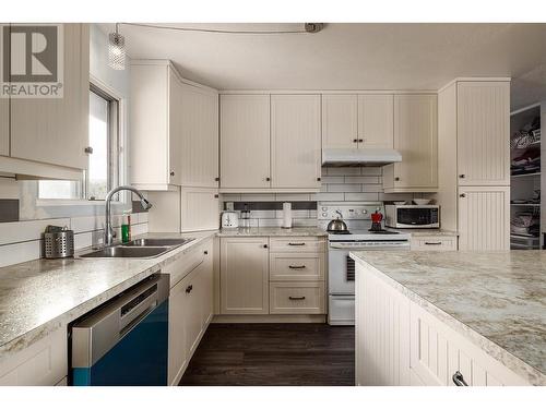 3078 Springfield Road, Kelowna, BC - Indoor Photo Showing Kitchen With Double Sink