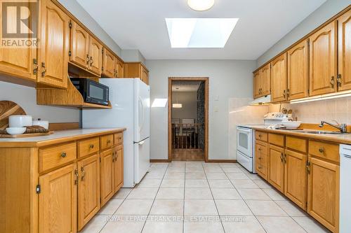 1015 Centre Street N, Whitby (Williamsburg), ON - Indoor Photo Showing Kitchen