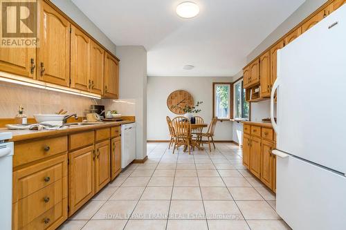 1015 Centre Street N, Whitby (Williamsburg), ON - Indoor Photo Showing Kitchen With Double Sink