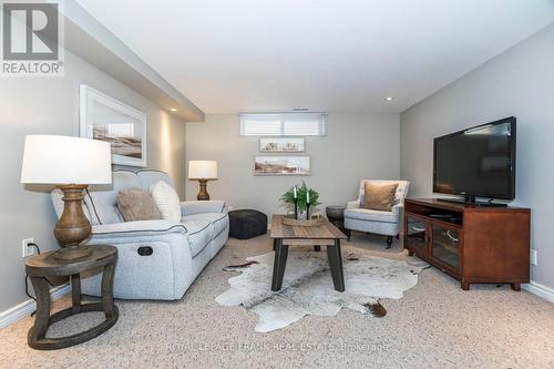 1015 Centre Street N, Whitby (Williamsburg), ON - Indoor Photo Showing Living Room