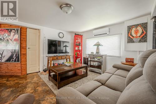 677 Reid Street, Innisfil (Alcona), ON - Indoor Photo Showing Living Room