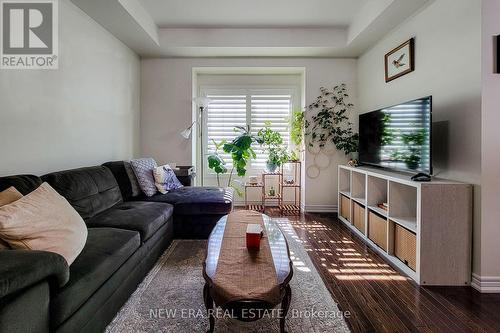 53 - 2086 Ghent Avenue, Burlington, ON - Indoor Photo Showing Living Room