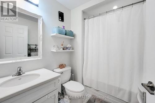 53 - 2086 Ghent Avenue, Burlington, ON - Indoor Photo Showing Bathroom